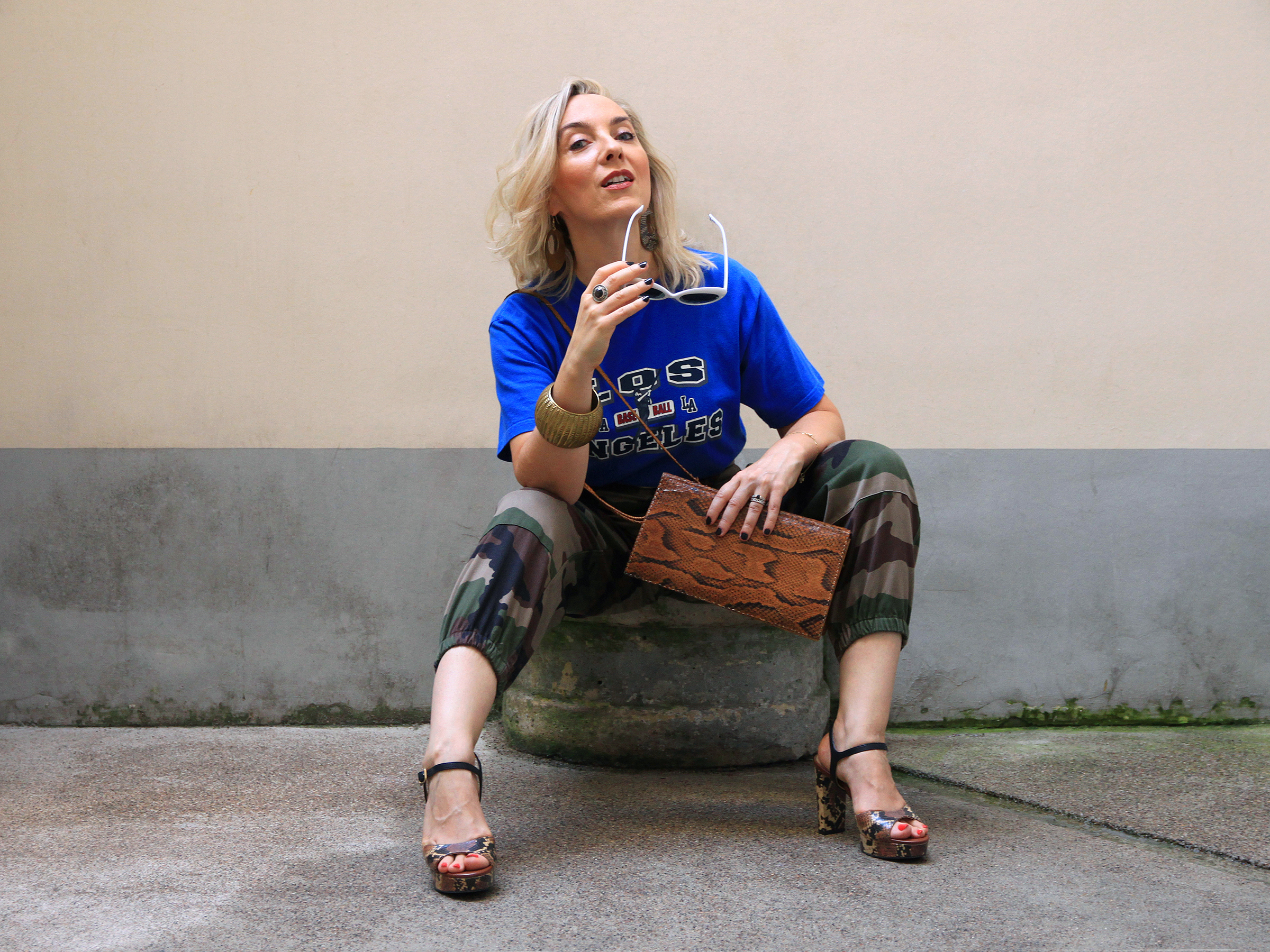 Look urbain en treillis camouflage